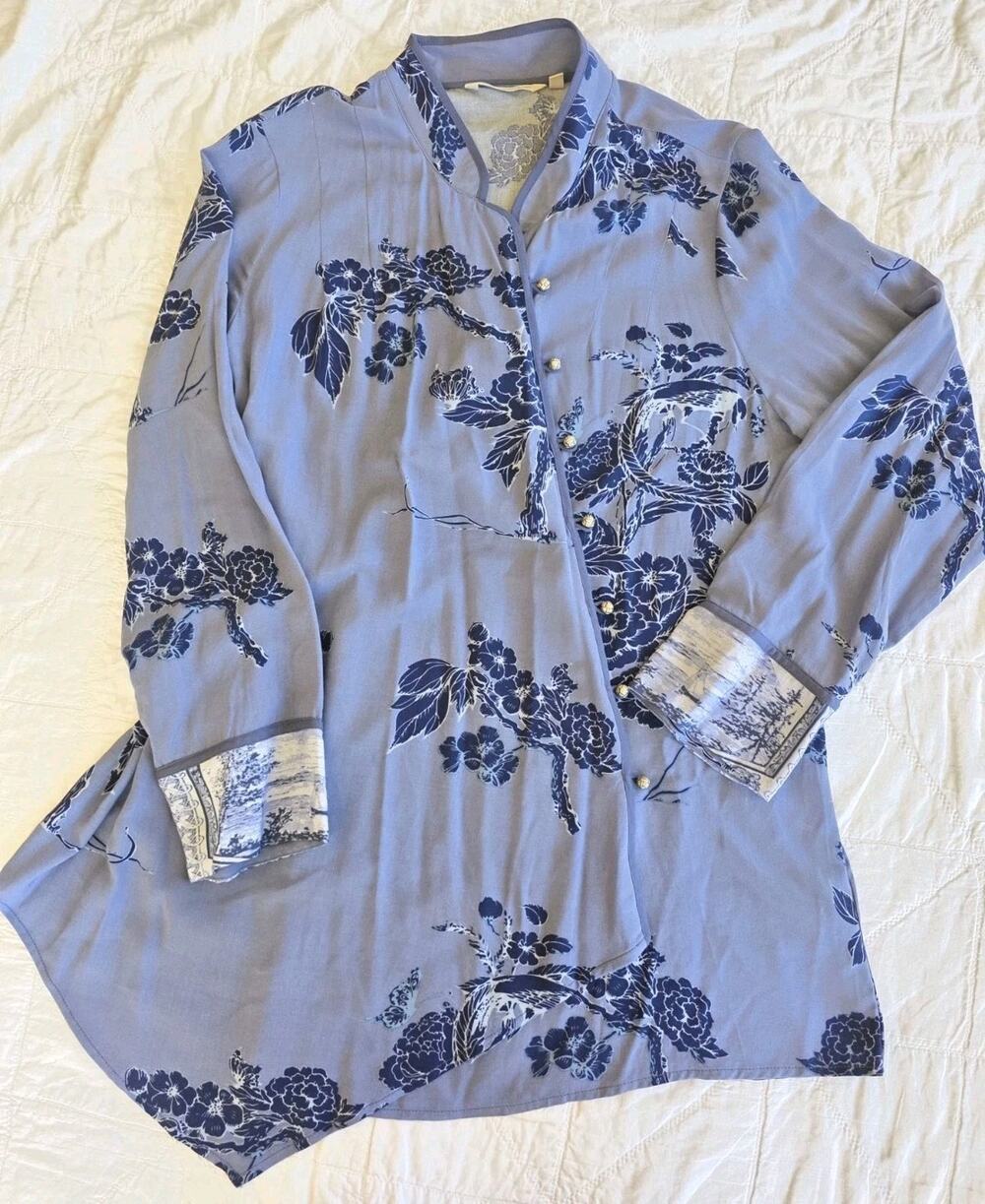 Soft Surroundings Women's Medium Tranquil Blooms Top Blue Floral Kimono Style